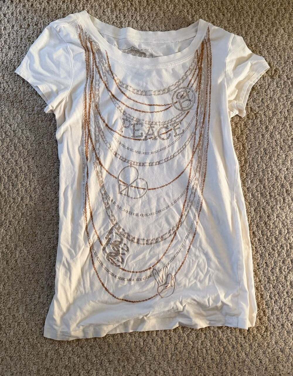 Bebe Y2K White Graphic Tee Shirt with Rhinestone Peace and Chain Necklace Print